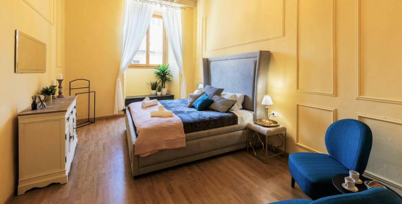 Historic Center Palace - Huge 4 Bedrooms Santa Croce Apartment - By LikehomeFlorencja Zewnętrze zdjęcie