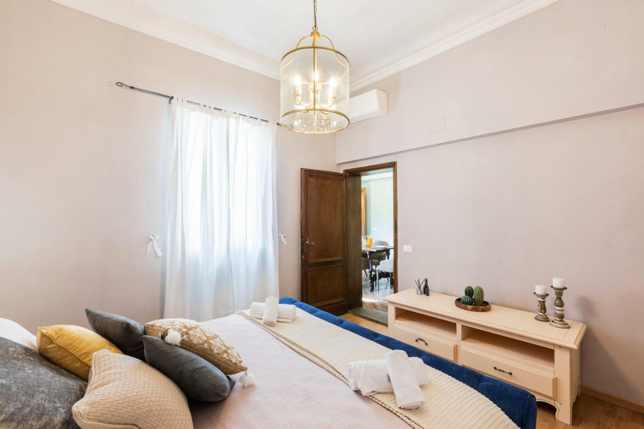 Historic Center Palace - Huge 4 Bedrooms Santa Croce Apartment - By LikehomeFlorencja Zewnętrze zdjęcie